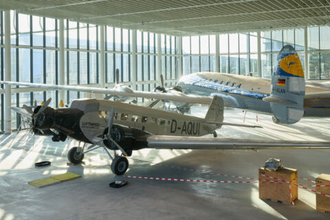 Die Ju 52 und die Super Star stehen zukünftig im Lufthansa Group Hangar One.