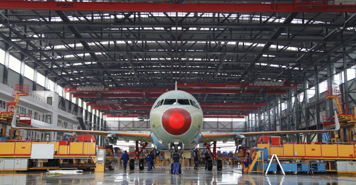 Endmontage eines Flugzeugs der A320neo-Familie im chinesischen Tianjin.