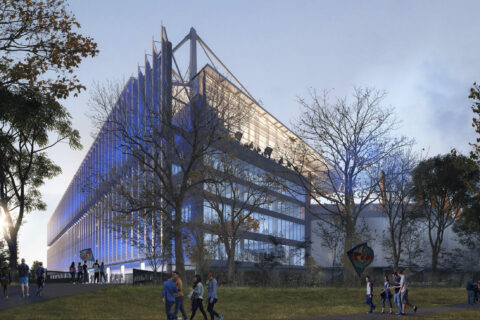 Ausgediente Airbus-A340-Rumpfsegmente dienen in Straßburg als großflächige Sonnensegel über der neuen Südtribüne des Stade de la Meinau.