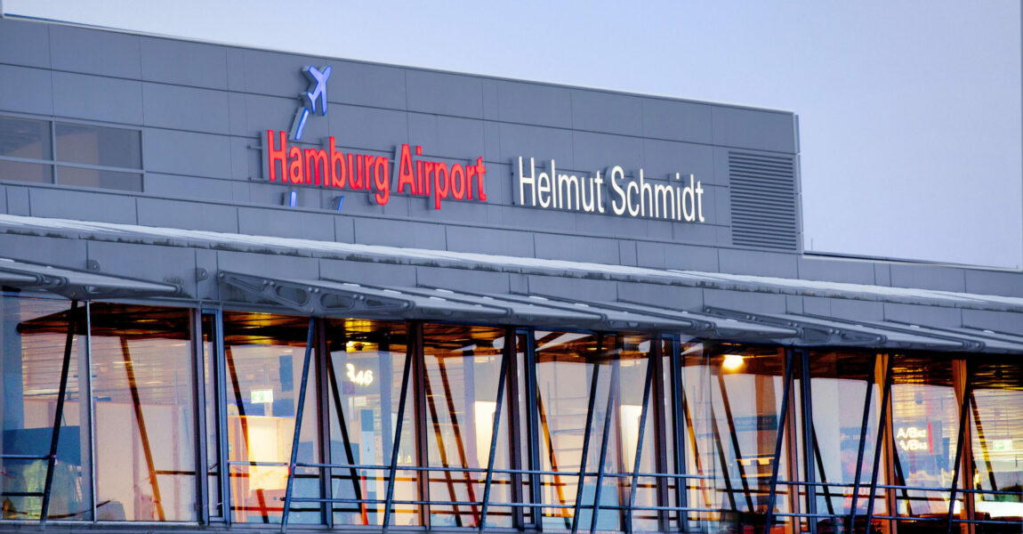 Der Hamburger Flughafen trägt den Namen des ehemaligen Bundeskanzlers Helmut Schmidt. 
