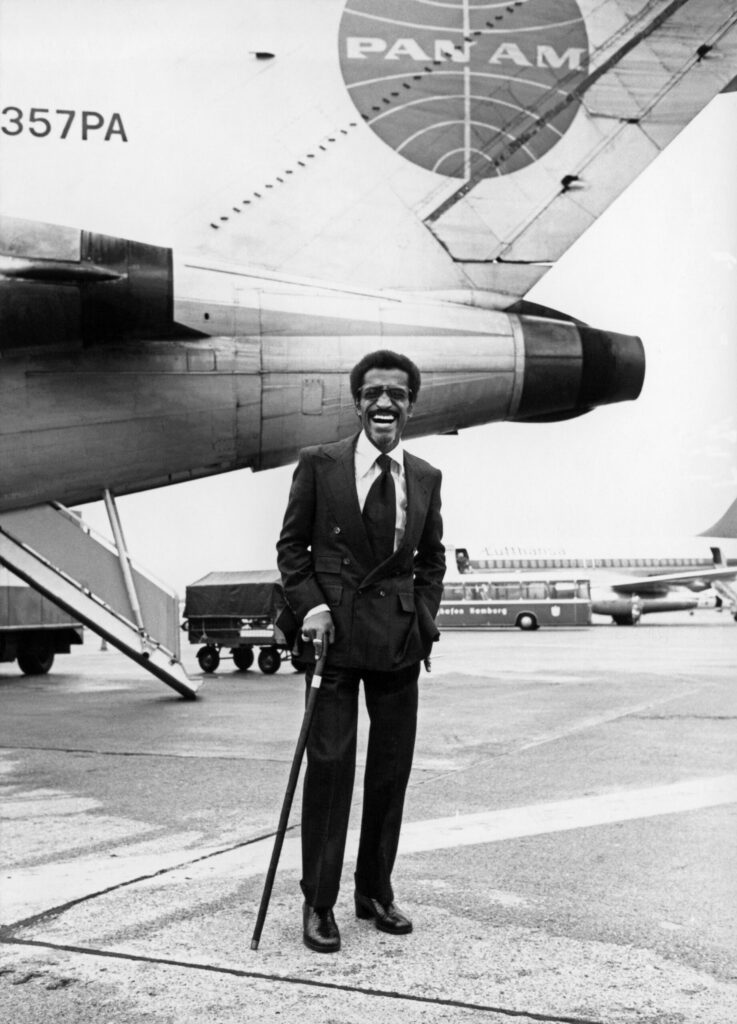 Sammy Davis Jr., Pan Am, Boeing 727-100