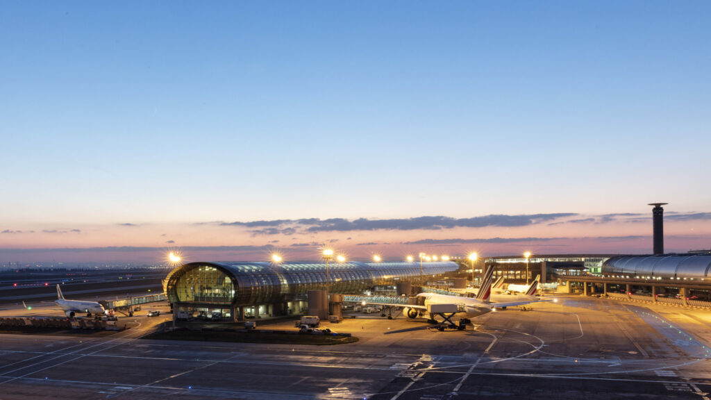 Paris-Charles de Gaulle im Abendlicht.