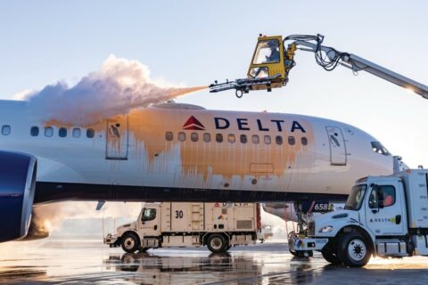 Enteisung einer Maschine von Delta Air Lines.