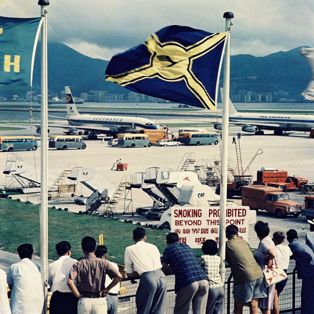 Boeing 707, Hong Kong, Lufthansa Fahne