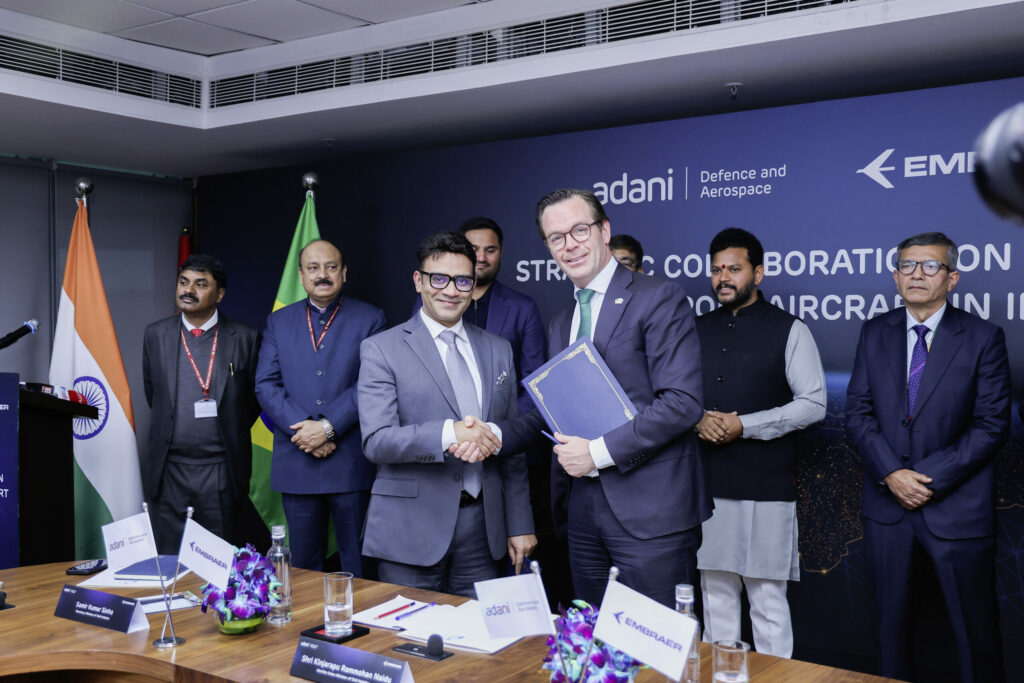 Vertragsunterzeichnung, MoU, Absichtserklärung, Embraer, Adani Defence & Aerospace