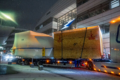 Schwerlasttransport des Simulators von Montréal über den Hafen  Antwerpen nach Frankfurt.