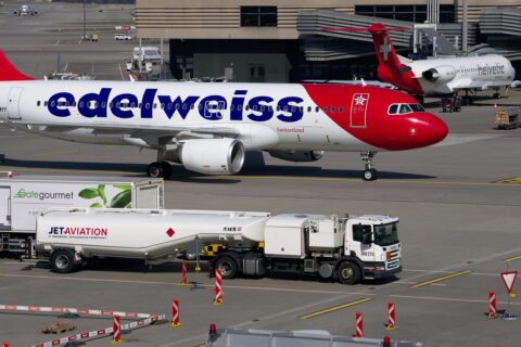 Häufig kann man am Flughafen die Maschinen bei der Betankung beobachten. Aber wie viel Kerosin verbraucht eigentlich ein Flugzeug?