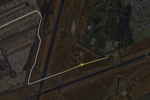 Die A320neo von SAS biegt zu früh ab.