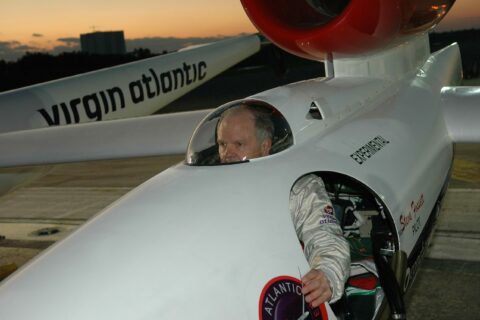 Für seinen Langstrecken-Weltrekordversuch startete Steve Fossett mit einer Global Flyer am 8. Februar 2006 im Kennedy Space Center in Florida.