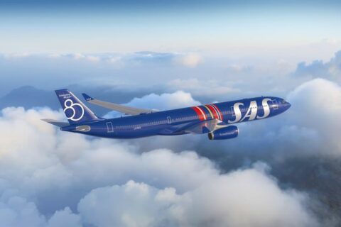 So sieht die Sonderlackierung zum 80. Jubiläum der skandinavischen Fluglinie auf einer A330-300 der SAS aus. 