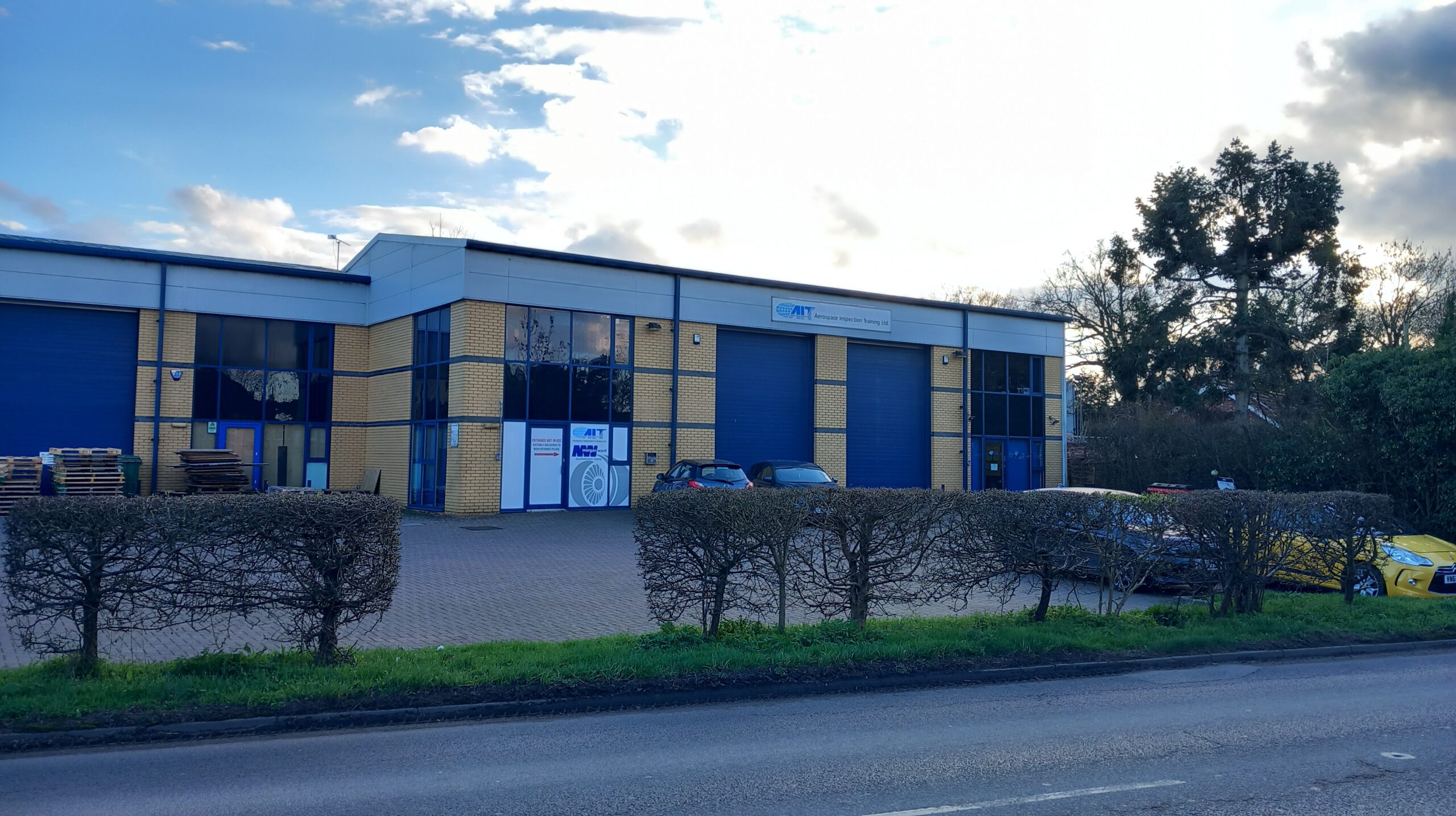 NDT-Schule, London-Stansted, AIT