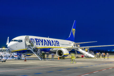 Maschine von Ryanair am Flughafen BER.