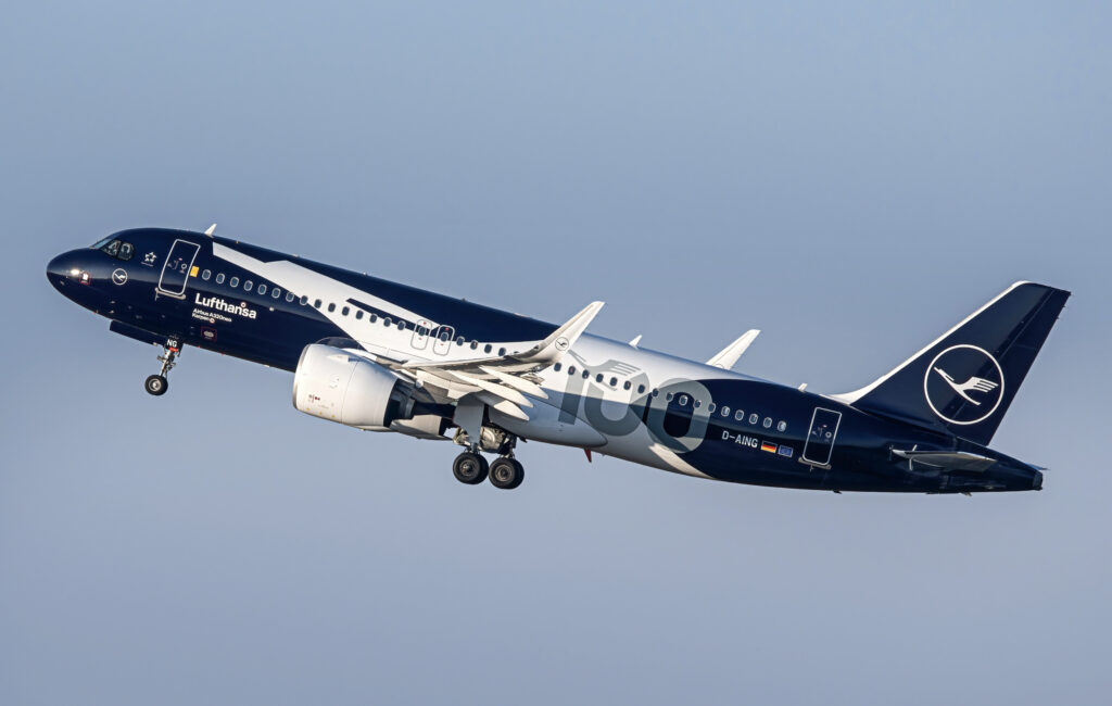 Gleich zwei A320neo hat Lufthansa mit dem Farbschema des XXL-Kranichs versehen: D-AING und D-AIND.