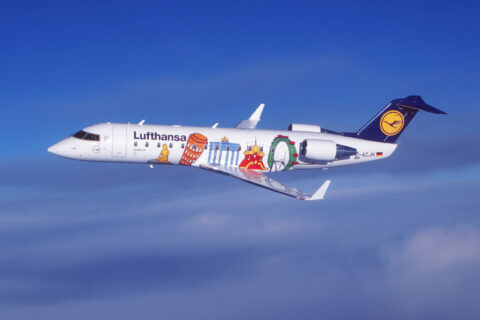                   Anlässlich ihres vierzigjährigen Jubiläums im Jahr 1998 ließ Lufthansa CityLine einen ihrer Canadair CRJ100 mit der Sonderlackierung 