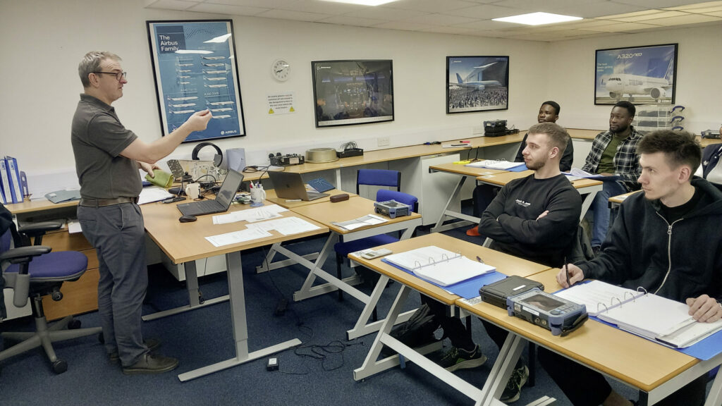 Jason Cook, NDT-Lehrer, AIT