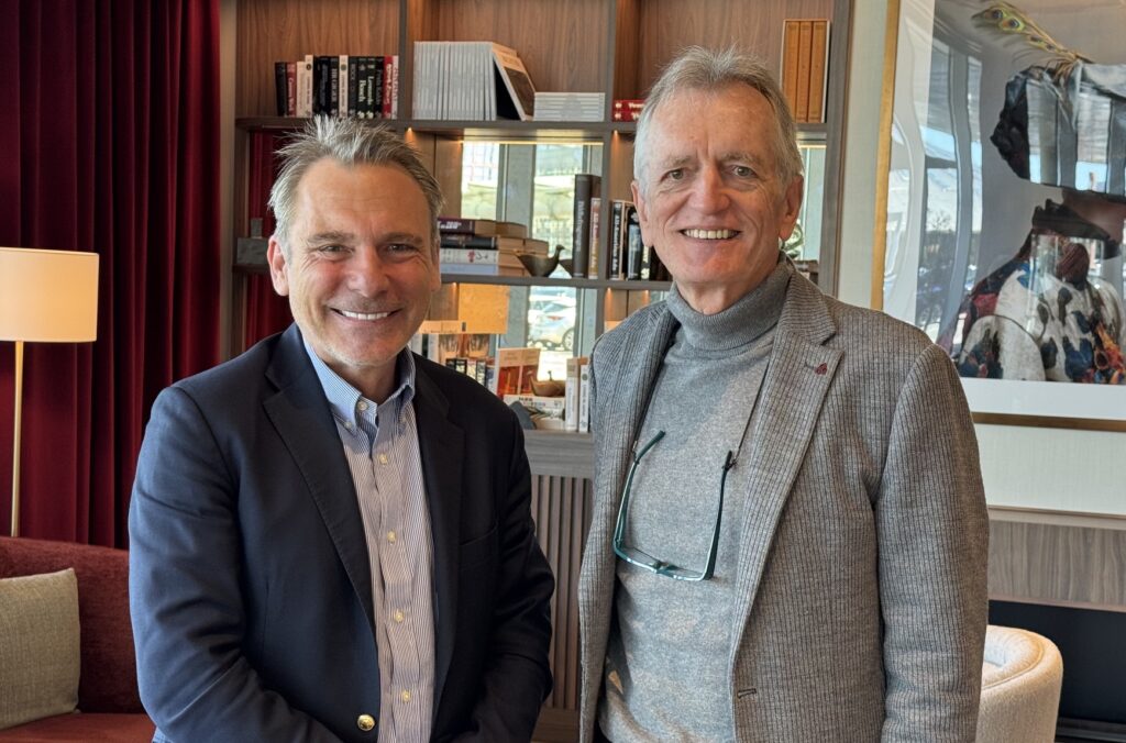 Marabu-CEO Paul Fabian und AERO-Herausgeber Dietmar Plath im Gespräch.