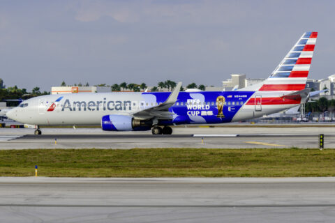 American Airlines hat einer Boeing 737 eine World-Cup-Sonderlackierung verpasst.