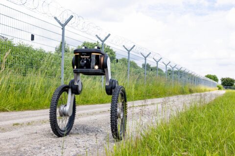 sicherheitsroboter Flughafen Hamburg