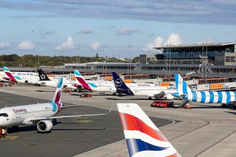 Räumung des Sicherheitsbereiches am Flughafen Hamburg.