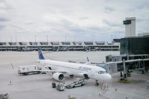 Ein Airbus A321neo der Air Astana am Flughafen Frankfurt. Die kasachische Fluggesellschaft baut ihr Streckennetz zwischen Europa und Zentralasien kontinuierlich aus.