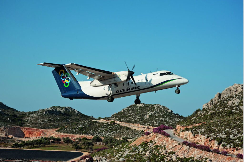Dash 8-100 der Olympic Air im Flug.