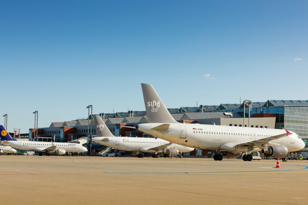 Flugzeuge auf dem Vorfeld des Flughafens Dresden.lughafen