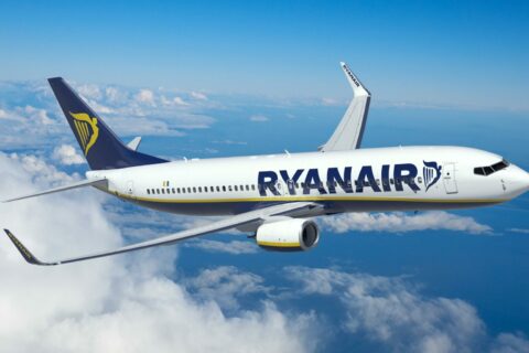 Gewinneinbruch bei Ryanair wegen teurem Kerosin.