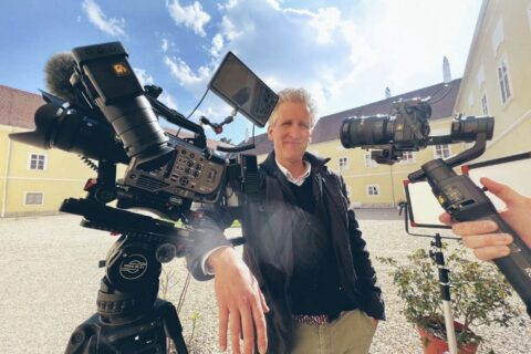 Kamera an, Ton läuft: Johann-Philipp Spiegelfeld führt durch die ORF- Sendung „Herrschaftszeiten“.