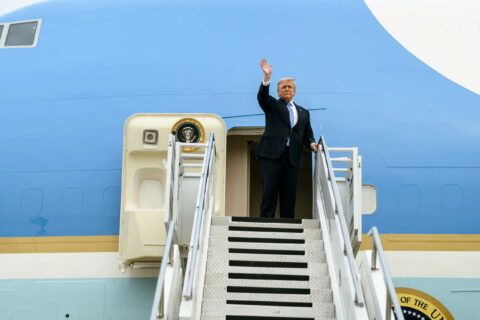 US-Präsident Donald Trump ließ sich wohl im Catering-Wagen aus der Air Force One bringen.