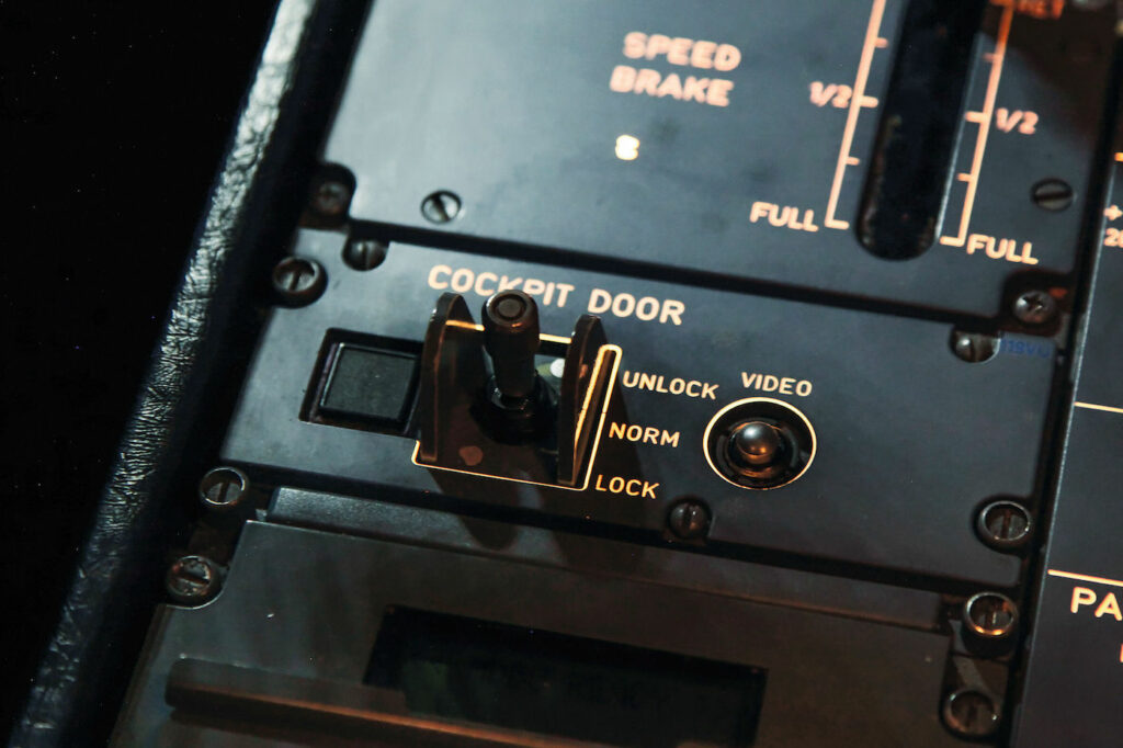 Cockpit-Tür/Luftfahrt nach 9/11