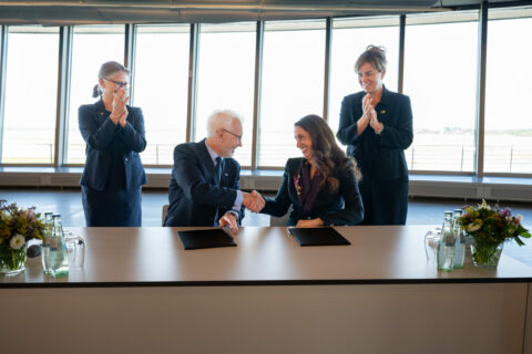 V.l.n.r.: Anette Galskjøt, Generalkonsulin des Königreichs Dänemark in Hamburg, Deutschland; Michael Lewis, Chief Executive Officer, Uniper; Amy Hebert, Chief Executive Officer, Arcadia eFuels; Mona Neubaur, Ministerin für Wirtschaft, Industrie, Klimaschutz und Energie des Landes Nordrhein-Westfalen und stellvertretende Ministerpräsidentin.