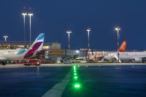 Am Hamburger Flughafen landen und starten weniger Flüge nach 23 Uhr.