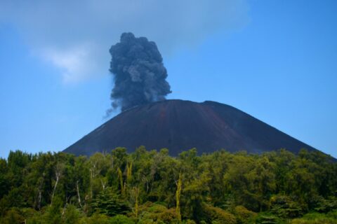 Ausbruch des Vulkans Anak Krakatau in Indonesien.