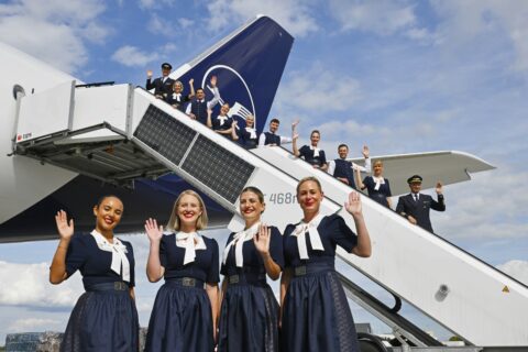 Die Trachtencrew der Lufthansa.