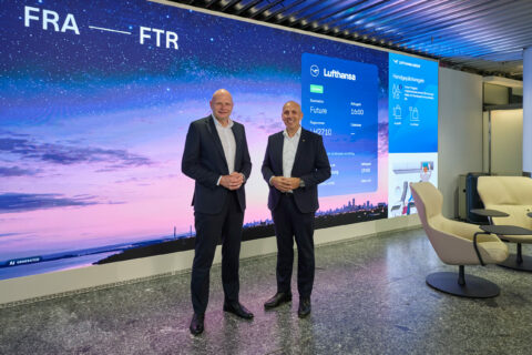 Dietmar Focke, Chief Operating Officer der Fraport AG (links) und Francesco Sciortino, Mitglied des Bereichsvorstands Lufthansa Airlines und Hubmanager Frankfurt.