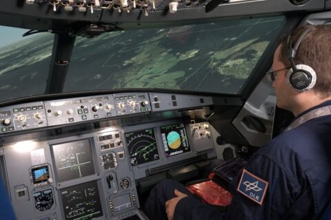 Die Funktionalität des erweiterten DYN-MARS-Flugmanagementsystems wurde mit Hilfe von Testpilotinnen und -piloten im Airbus-A320-Simularorcockpit in umfangreichen Experimenten getestet und bewertet.